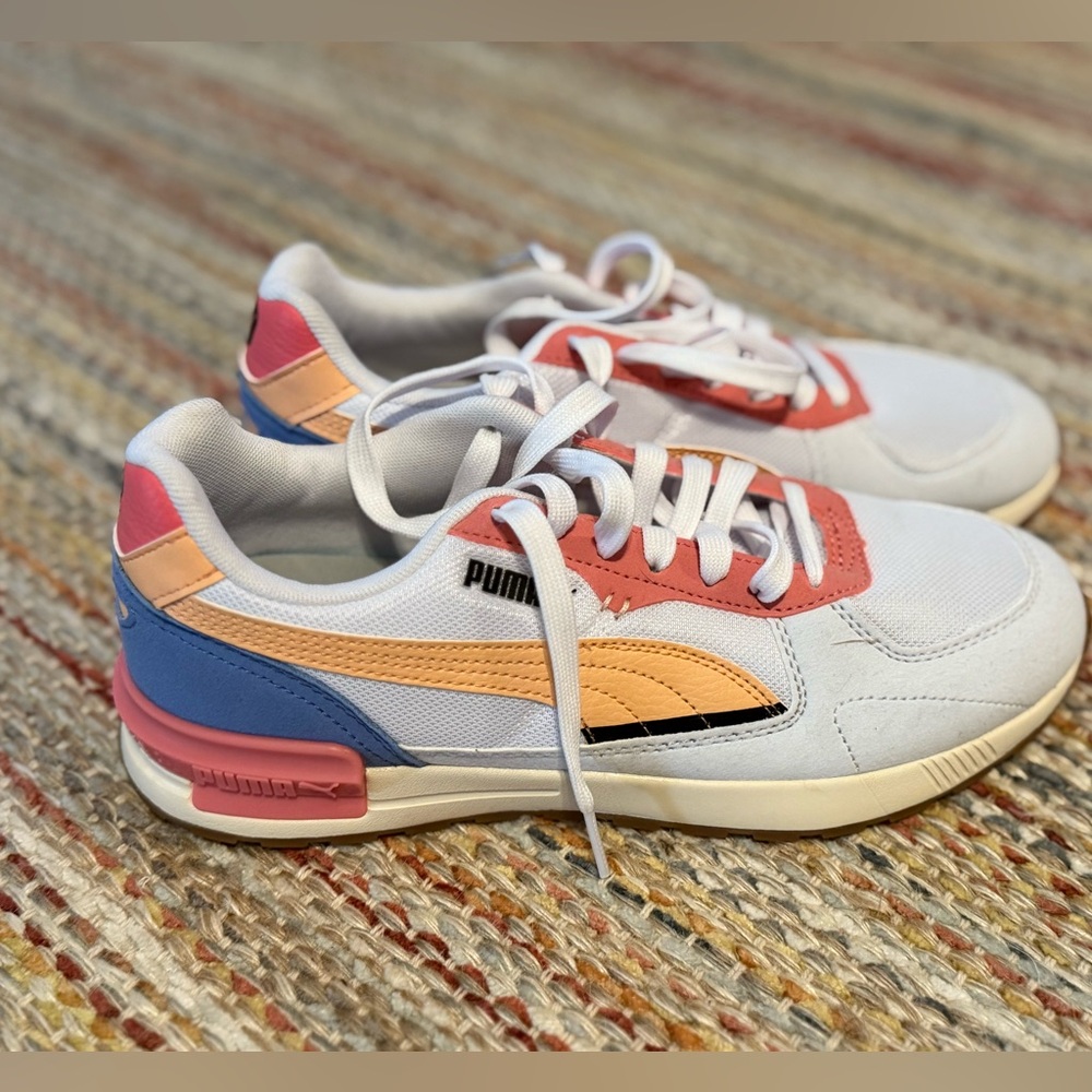 Never worn ~ size 9 ~ Puma Women’s gravitation sneakers 🩷💜